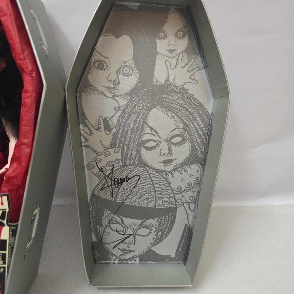 Rare Signed Living Dead Doll Series 5 Jezebel BOXED Immaculate Condition - Picture 3 of 5